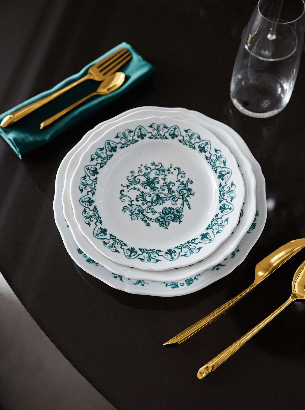 Yanlord Luxury Apartment Set Up Table